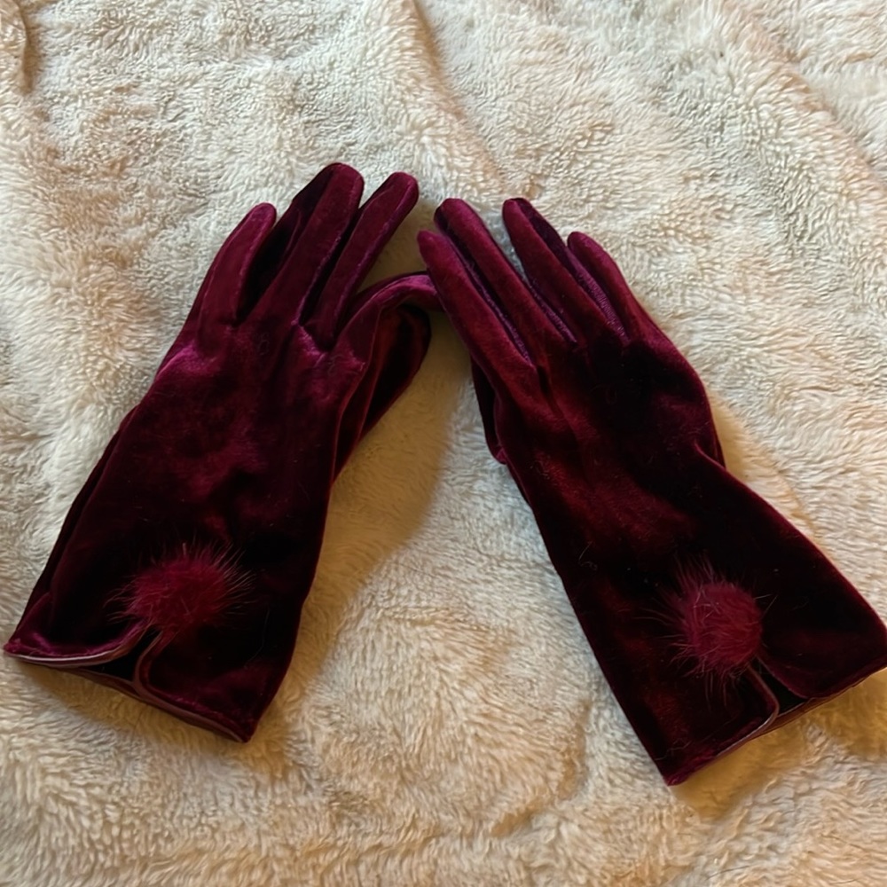 Velvet tech gloves